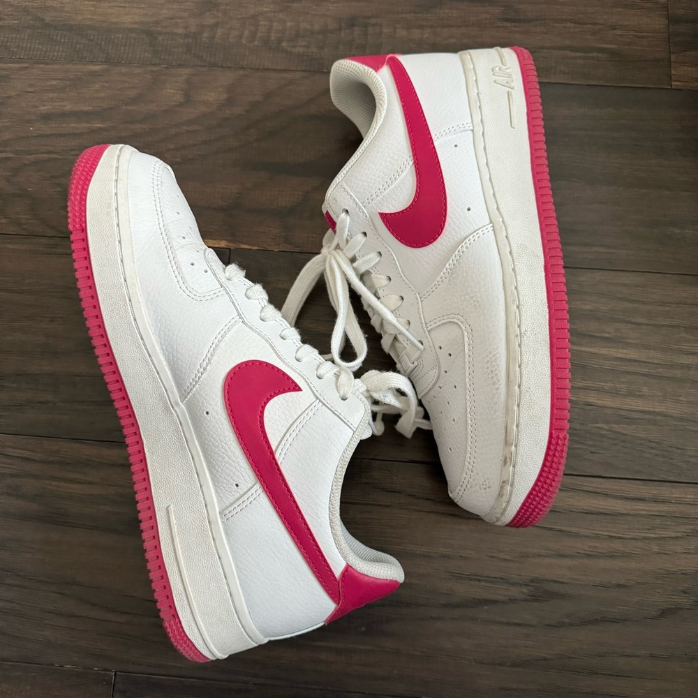 Nike Air Force 1 07 8.5 women’s white wild cherry white